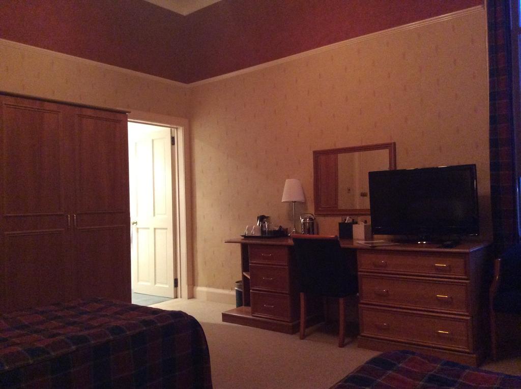 Taychreggan Hotel Dundee Room photo